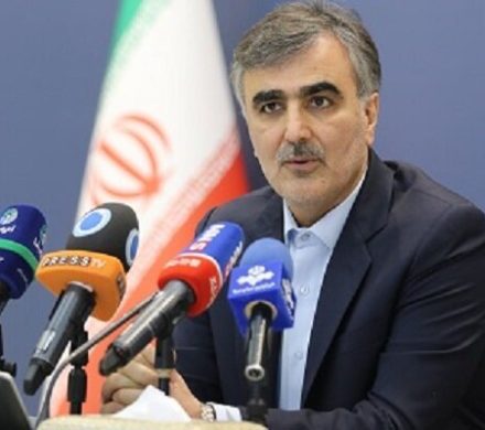 ۱۶ میلیارد دلار پول در نزد مردم است/ تلاش برای عدم فرار سرمایه