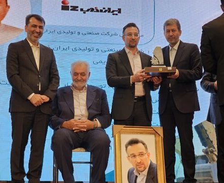 تقدیر از ۳ شرکت گروه فولاد مبارکه به عنوان برترین‌های صنعت استان اصفهان