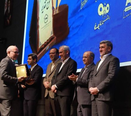 افتخارآفرینی شرکت فولاد خوزستان در عرصه ملی؛ کسب تندیس برتر در سومین همایش برترین‌های بورس کالا