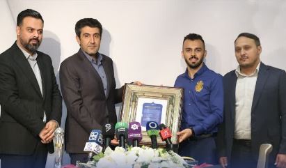 تقدیر از سالار آقاپور، بازیکن تیم فوتسال باشگاه فرهنگی و ورزشی گهرزمین، به عنوان بهترین بازیکن فوتسال آسیا