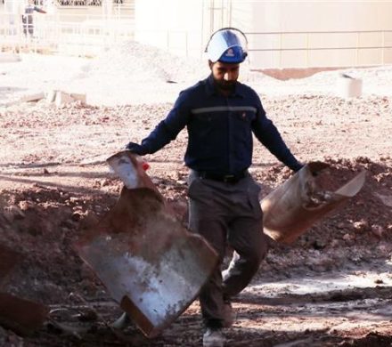 ضایعات موجود در واحد گل قرمز شرکت آلومینای ایران جمع آوری شد