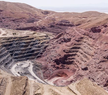 درخشش معادن شرکت آلومینای ایران در نیمه نخست ۱۴۰۴ باعبور از چالش ها