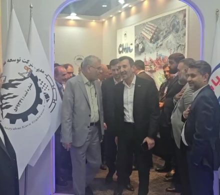 بازدید رئیس هیأت عامل ایمیدرو از غرفه چادرملو در نمایشگاه فولاد کیش