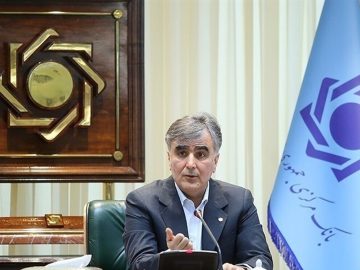 فرزین: عرضه ارز در بازار تقویت میشود/ توافق جدید بانک مرکزی با پتروشیمیها و فولادیها