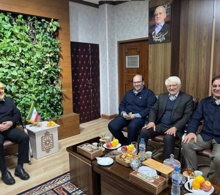 دیدار مدیرعامل فولاد خوزستان با استاندار خوزستان و ارائه گزارش طرح‌های ملی شرکت
