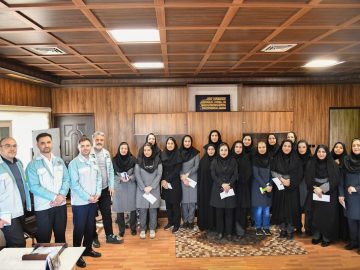 دیدار مدیرعامل ارفع با بانوان شاغل در محل کارخانه