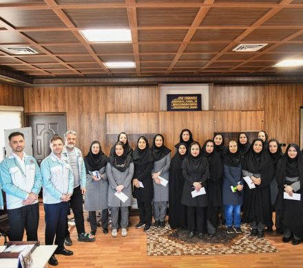 دیدار مدیرعامل ارفع با بانوان شاغل در محل کارخانه