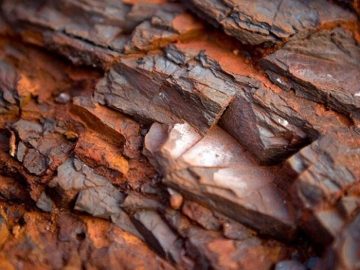 وضعیت تولید صنعت فلزات اساسی و کانه‌های فلزی در آذر ۱۴۰۴