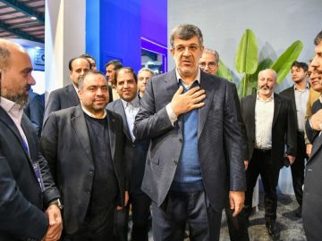 بازدید استاندار یزد از غرفه ارفع در دهمین نمایشگاه معدن و فولاد یزد
