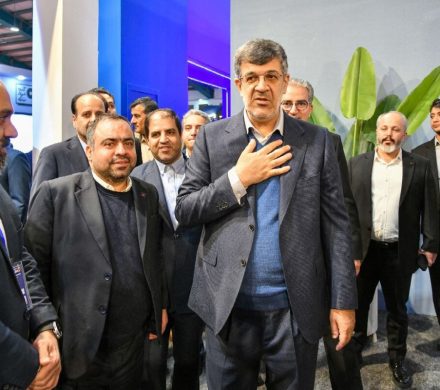 بازدید استاندار یزد از غرفه ارفع در دهمین نمایشگاه معدن و فولاد یزد