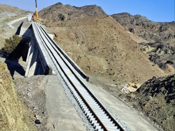 راه‌آهن چابهار – زاهدان؛ اَبر پروژه ریلی کشور روی ریل تولیدی ذوب آهن اصفهان/ صرفه‌جویی ۵۲ میلیون دلاری با استفاده از ریل تولید داخل در پروژه چابهار – زاهدان