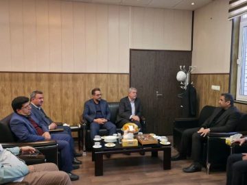 دیدار مدیریت شعب منطقه چهارمحال و بختیاری بانک سپه با مدیرعامل فولاد توان‌آور آسیا