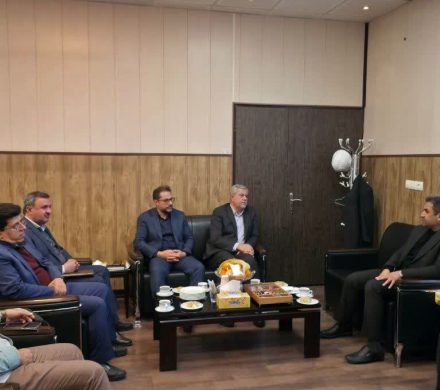 دیدار مدیریت شعب منطقه چهارمحال و بختیاری بانک سپه با مدیرعامل فولاد توان‌آور آسیا