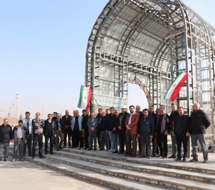 مراسم گرامیداشت آغاز دهه مبارک فجر در شرکت آلومینای ایران و تجدید میثاق کارکنان با آرمان‌های امام راحل (ره)