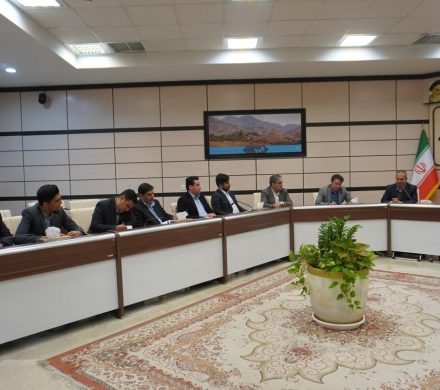 نشست مدیر گروه و سهامدار شرکت آلومینای ایران با جمعی از مسوولان استان