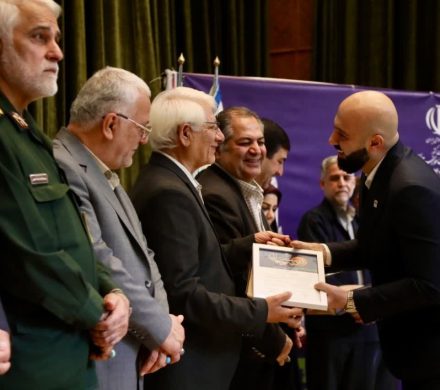 اهدای دو تندیس جشنواره «سلام» به مدیر روابط عمومی شرکت فولاد خوزستان