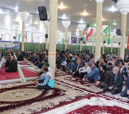 حضور کارکنان شرکت آلومینای ایران در مراسم نماز جمعه همزمان با روز کارگر