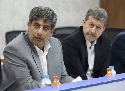 برگزاری جلسه بررسی راهکارها و چالش های تکمیل ابر پروژه انتقال آب دریا با حضور مدیرعامل فولاد مبارکه و استاندارد اصفهان