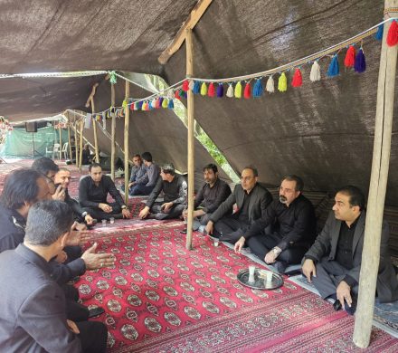 حضور مدیرعامل گروه سرمایه‌ گذاری صندوق بازنشستگی کشوری، به همراه مدیرعامل و رئیس هیئت‌ مدیره شرکت فولاد اکسین خوزستان در موکب شهدای زاگرس