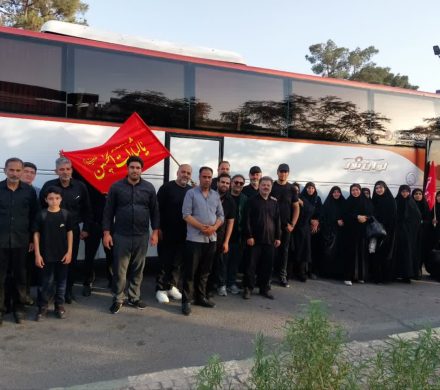 اعزام کارکنان فولاد امیرکبیر کاشان به همراه خانواده‌هایشان به آیین تشییع رهبر شهید انقلاب در تهران